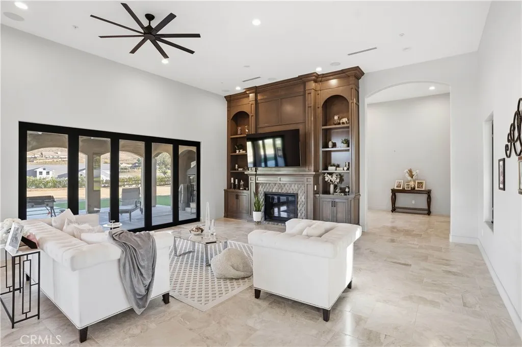 39760 Amber Court, Murrieta, California 92562 home-pic-16